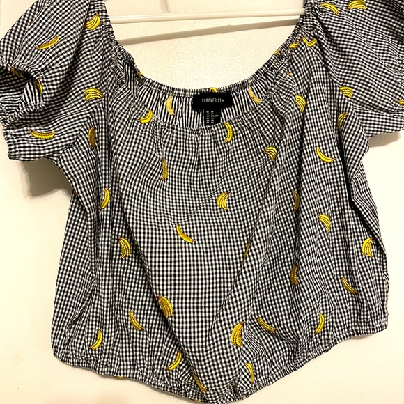 NWOTđBanana and gingham crop top